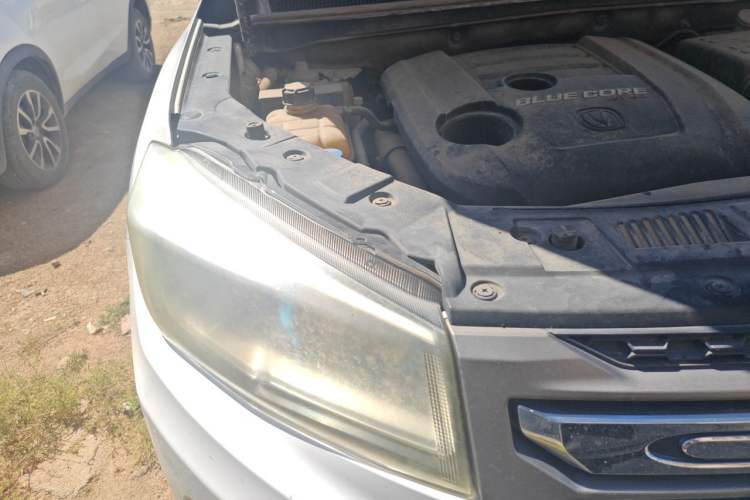 Used CHANGAN CS75 2017 Shangkui Edition 1.5T Automatic Fengxiang Model Right Front Headlight