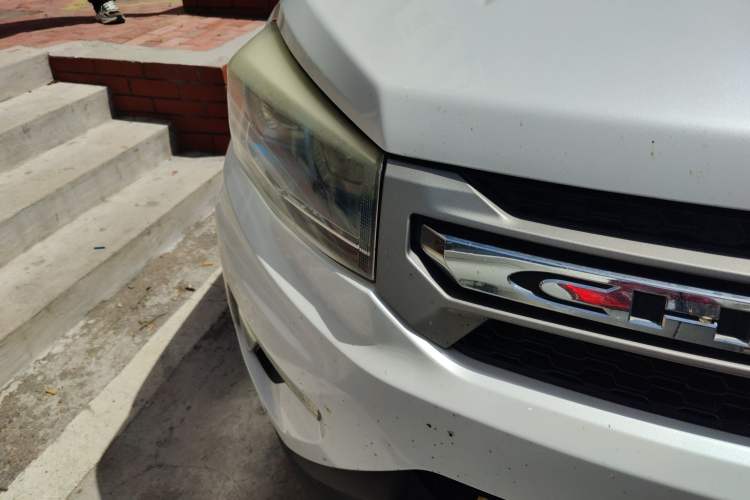 Used CHANGAN CS75 2017 Shangkui Edition 1.5T Manual Fengxiang Model Right Front Headlight