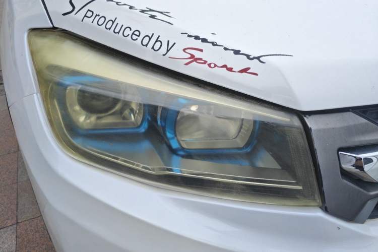 Used CHANGAN CS75 2017 Shangku Edition 1.5T Manual ZhiXiang Model Right Front Headlight