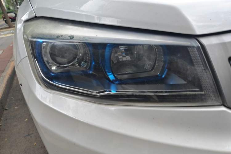 Used CHANGAN CS75 2017 Shangkui Edition 1.5T Automatic Fengyue Model Right Front Headlight