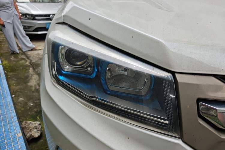 Used CHANGAN CS75 2017 Shangkui Edition 1.5T Manual Enjoyment Model Right Front Headlight