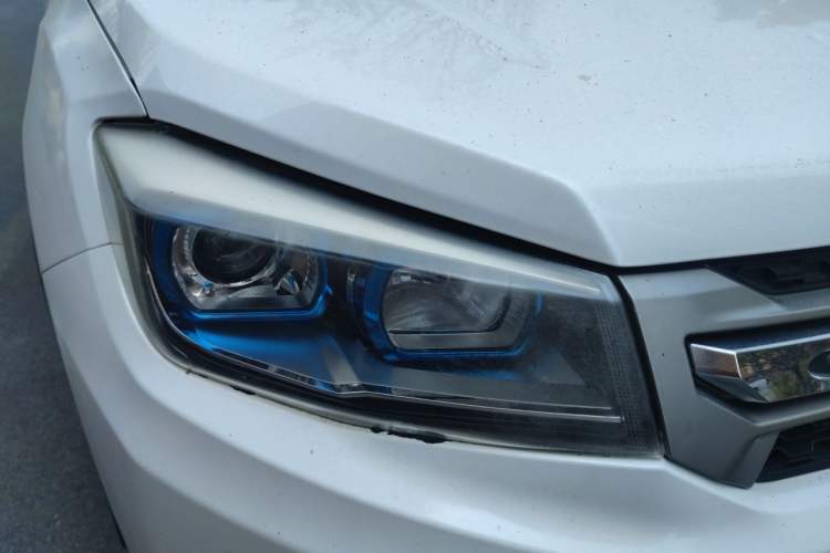 Used CHANGAN CS75 2017 Shangku Edition 1.5T Manual ZhiXiang Model Right Front Headlight