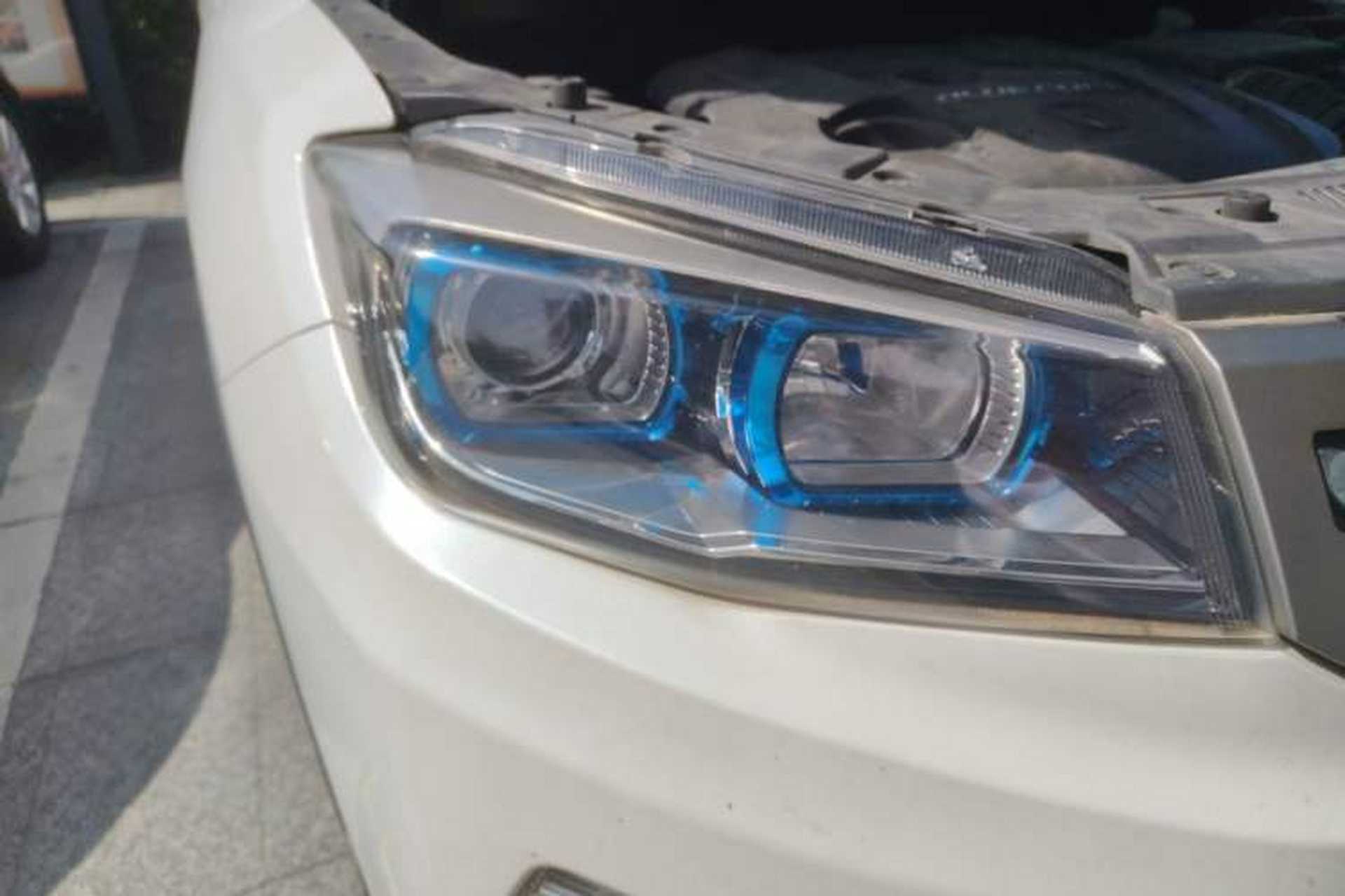 Used CHANGAN CS75 2017 Shangkui Edition 1.5T Manual Fengxiang Model Right Front Headlight