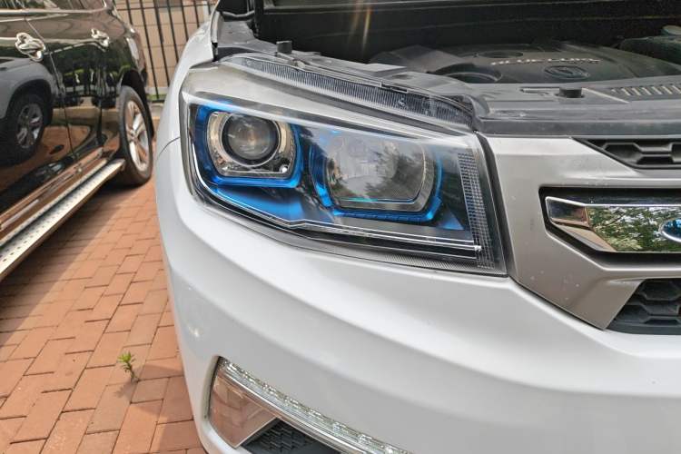 Used CHANGAN CS75 2017 Shangkui Edition 1.5T Automatic Fengxiang Model Right Front Headlight