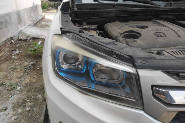 Used CHANGAN CS75 2017 Shangku Edition 1.5T Manual ZhiXiang Model Right Front Headlight