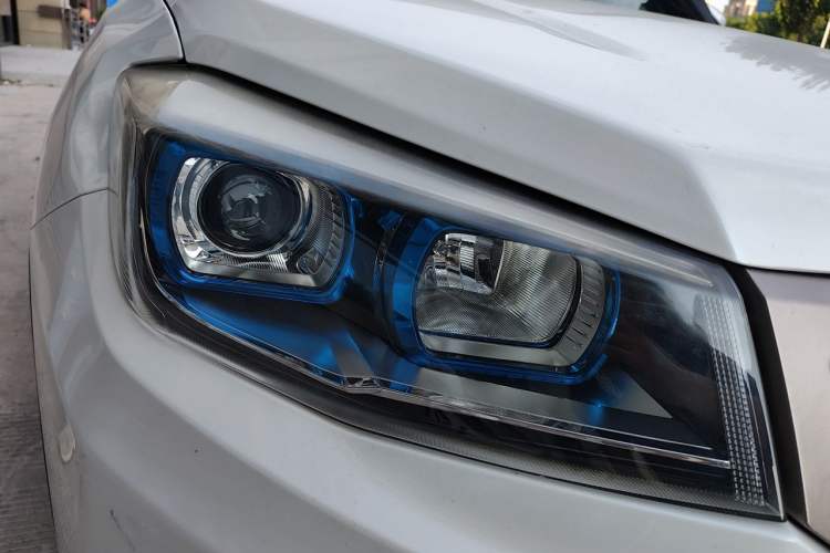 Used CHANGAN CS75 2017 Shangkui Edition 1.5T Automatic Fengyue Model Right Front Headlight