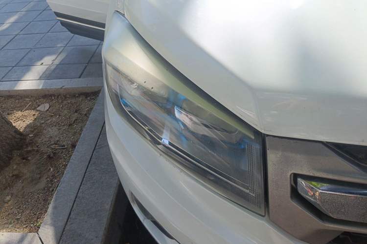 Used CHANGAN CS75 2017 Shangkui Edition 1.5T Manual Fengxiang Model Right Front Headlight