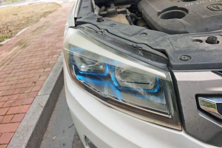 Used CHANGAN CS75 2017 Shangkui Edition 1.5T Manual Fengxiang Model Right Front Headlight