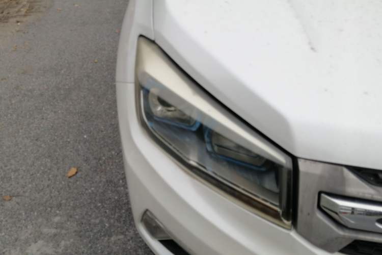Used CHANGAN CS75 2017 Shangkui Edition 1.5T Automatic Fengxiang Model Right Front Headlight