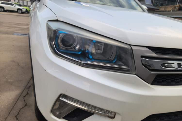 Used CHANGAN CS75 2017 Shangku Edition 1.5T Manual ZhiXiang Model Right Front Headlight