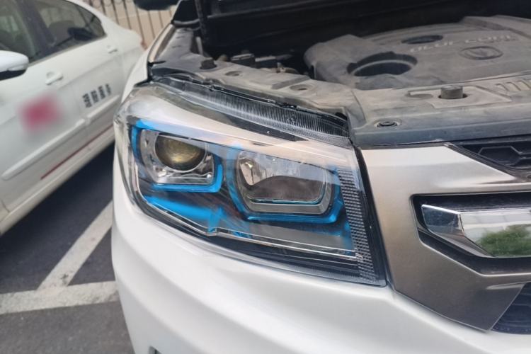 Used CHANGAN CS75 2017 Shangkui Edition 1.5T Automatic Fengxiang Model Right Front Headlight