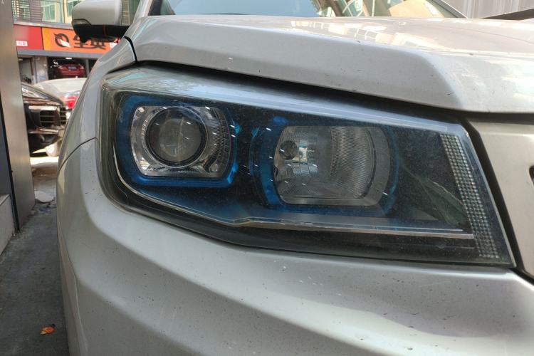 Used CHANGAN CS75 2017 Shangkui Edition 1.5T Automatic Fengxiang Model Right Front Headlight