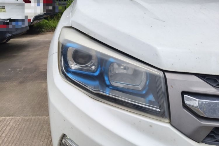 Used CHANGAN CS75 2017 Shangkui Edition 1.5T Automatic Fengxiang Model Right Front Headlight