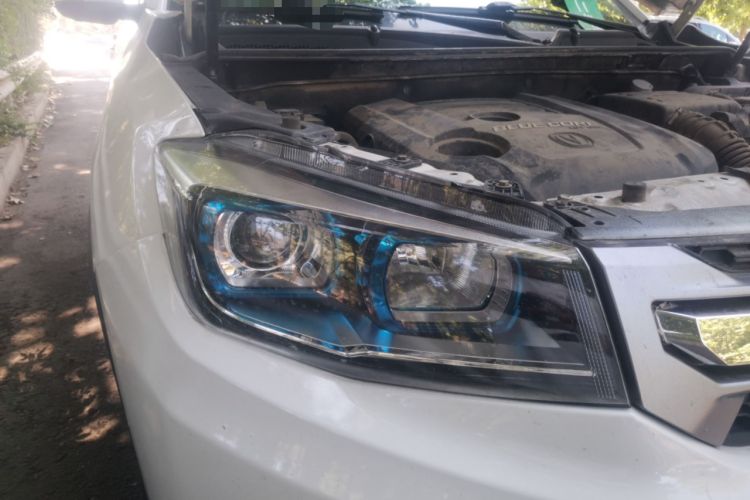 Used CHANGAN CS75 2017 Shangkui Edition 1.5T Automatic Fengxiang Model Right Front Headlight