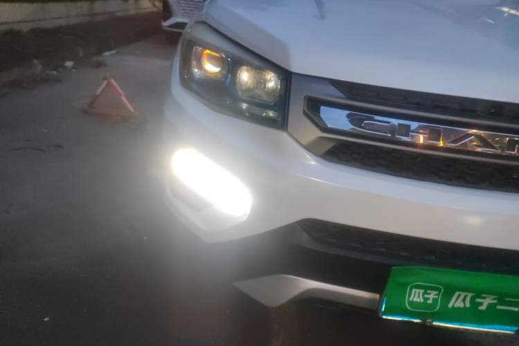 Used CHANGAN CS75 2017 Shangkui Edition 1.5T Manual Fengxiang Model Right Front Headlight