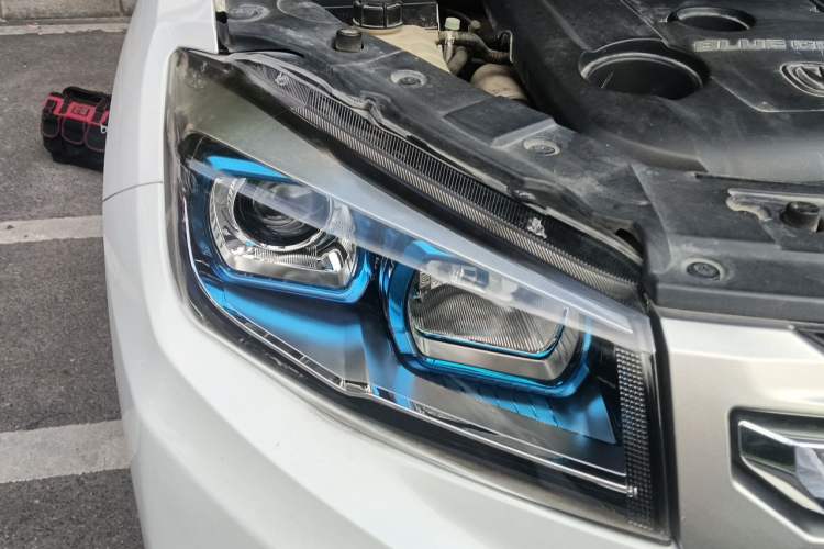 Used CHANGAN CS75 2017 Shangkui Edition 1.5T Automatic Fengxiang Model Right Front Headlight