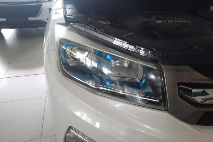 Used CHANGAN CS75 2017 Shangkui Edition 1.5T Automatic Fengyue Model Right Front Headlight