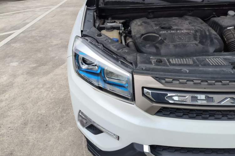 Used CHANGAN CS75 2017 Shangkui Edition 1.5T Automatic Fengyue Model Right Front Headlight