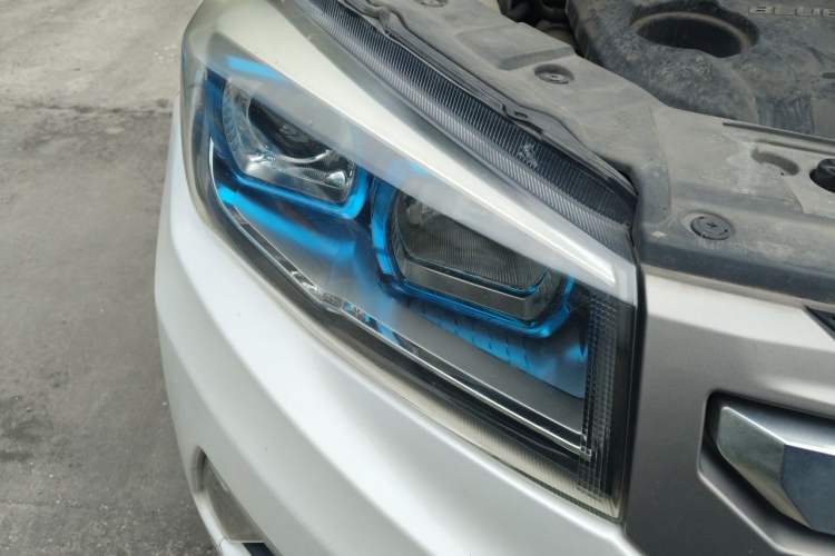 Used CHANGAN CS75 2017 Shangkui Edition 1.5T Automatic Fengxiang Model Right Front Headlight