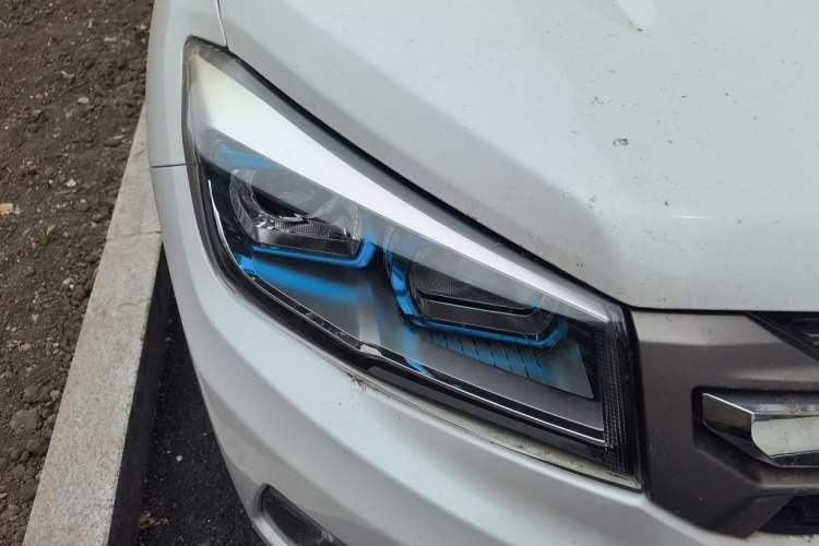 Used CHANGAN CS75 2017 Shangkui Edition 1.5T Automatic Fengyue Model Right Front Headlight