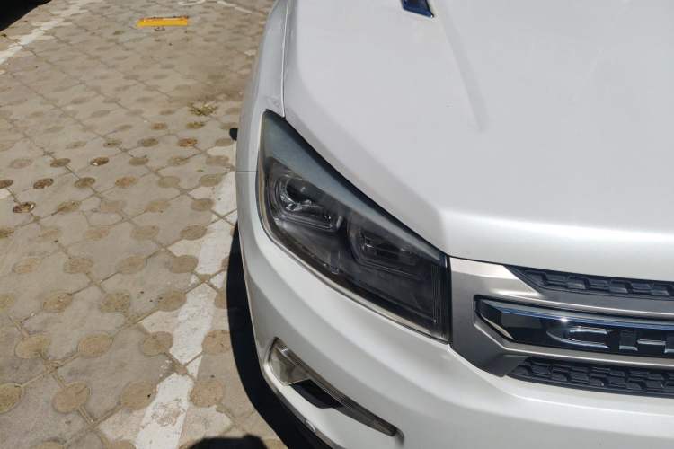 Used CHANGAN CS75 2017 Shangkui Edition 1.5T Automatic Sharp Model Right Front Headlight