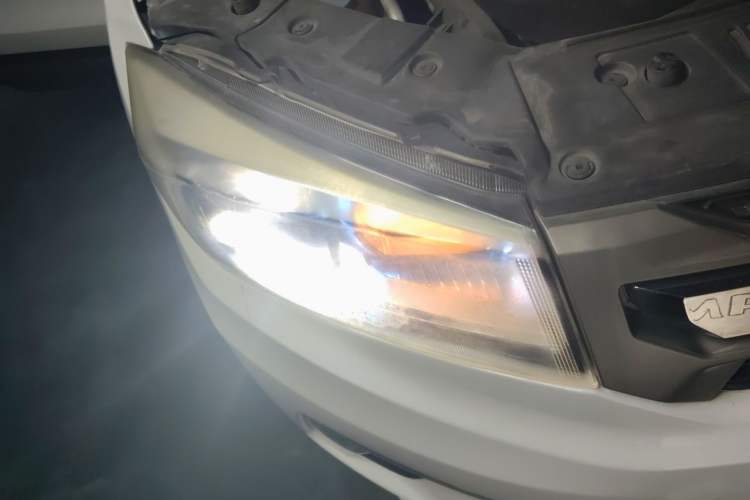 Used CHANGAN CS75 2017 Shangkui Edition 1.5T Automatic Fengxiang Model Right Front Headlight