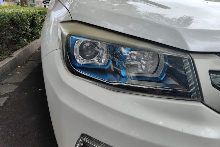 Used CHANGAN CS75 2017 Shangkui Edition 1.5T Automatic Fengxiang Model Right Front Headlight