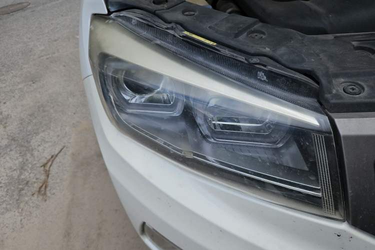 Used CHANGAN CS75 2017 Shangkui Edition 1.5T Manual Luxury Model Right Front Headlight