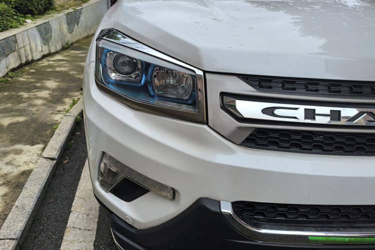 Used CHANGAN CS75 2017 Shangku Edition 1.5T Manual ZhiXiang Model Right Front Headlight