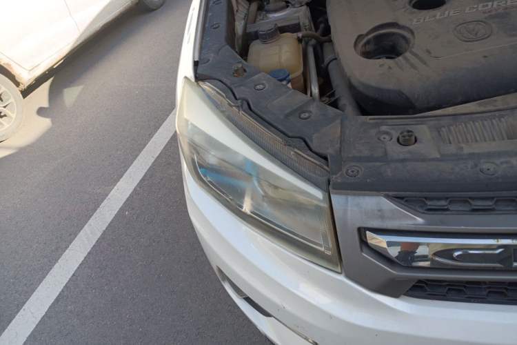 Used CHANGAN CS75 2017 Shangkui Edition 1.5T Automatic Fengxiang Model Right Front Headlight
