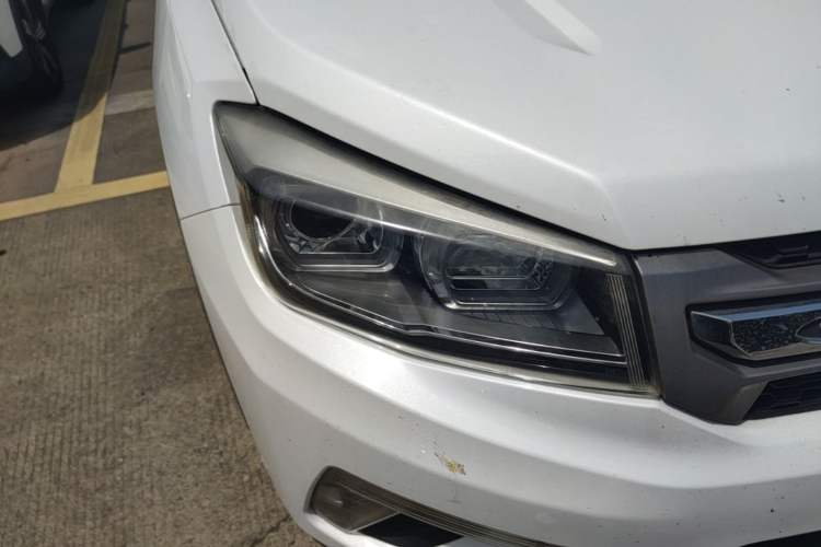 Used CHANGAN CS75 2017 Shangkui Edition 1.5T Automatic Sharp Model Right Front Headlight