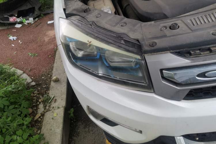 Used CHANGAN CS75 2017 Shangkui Edition 1.5T Manual Fengxiang Model Right Front Headlight