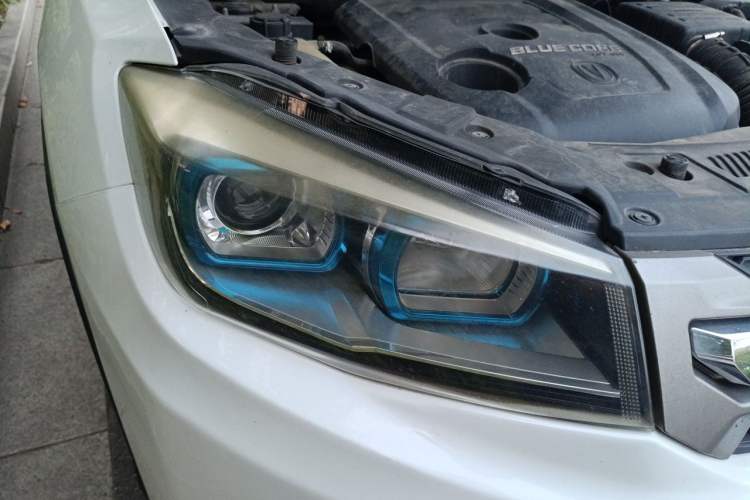 Used CHANGAN CS75 2017 Shangkui Edition 1.5T Automatic Fengyue Model Right Front Headlight