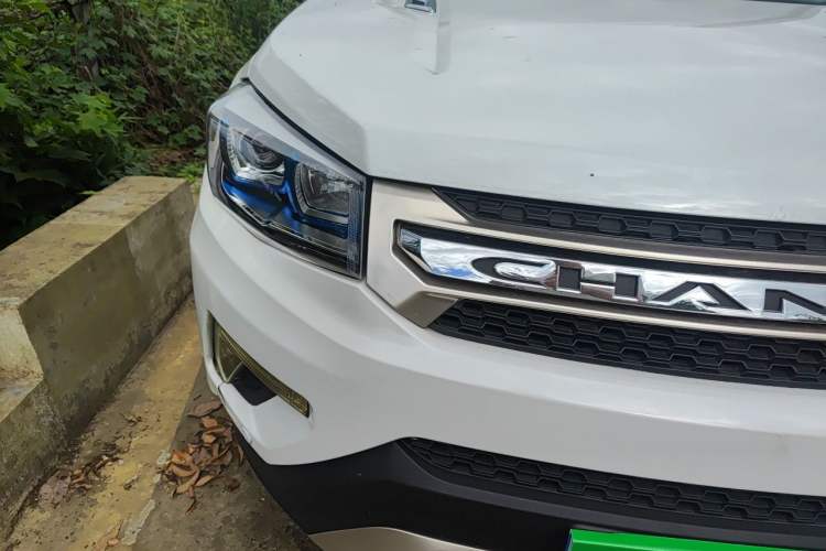 Used CHANGAN CS75 2017 Shangkui Edition 1.5T Automatic Fengxiang Model Right Front Headlight
