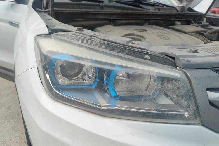 Used CHANGAN CS75 2017 Shangkui Edition 1.5T Automatic Fengyue Model Right Front Headlight