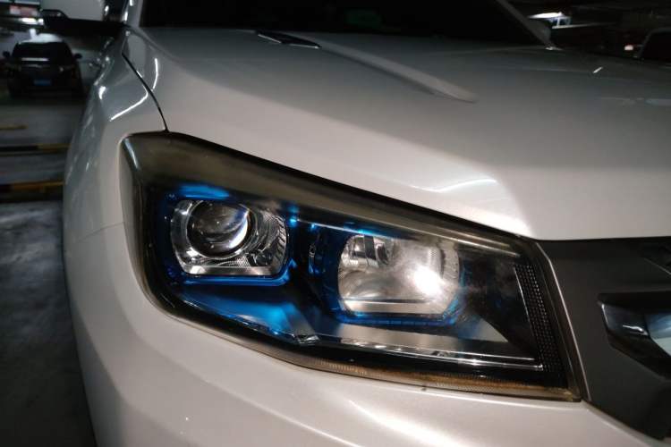 Used CHANGAN CS75 2017 Shangku Edition 1.5T Manual ZhiXiang Model Right Front Headlight