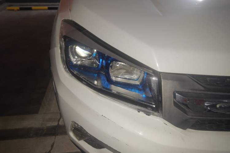 Used CHANGAN CS75 2017 Shangkui Edition 1.5T Manual Fengxiang Model Right Front Headlight