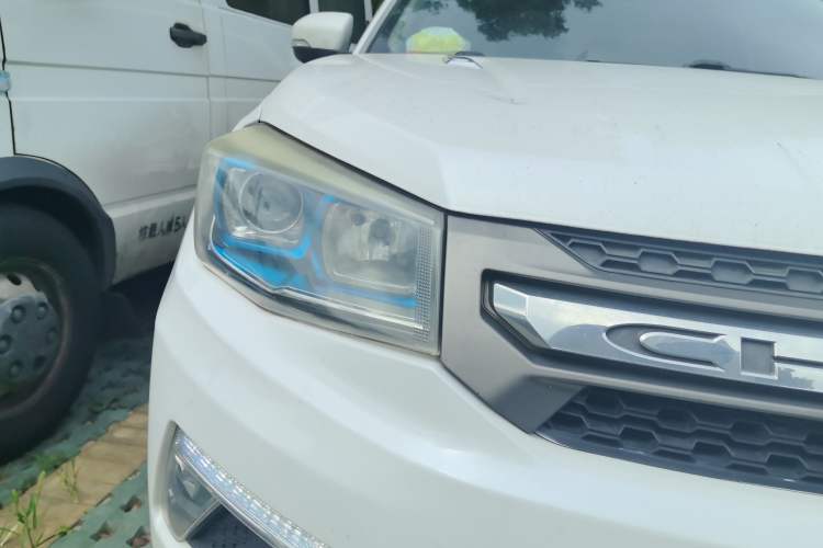 Used CHANGAN CS75 2017 Shangkui Edition 1.5T Automatic Fengxiang Model Right Front Headlight