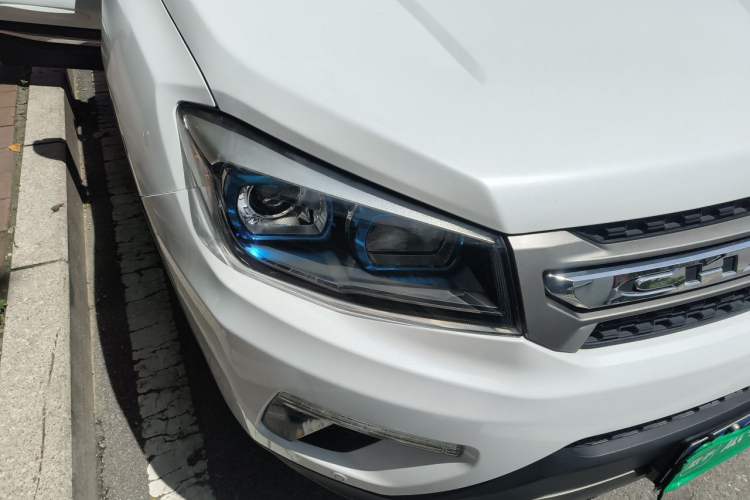 Used CHANGAN CS75 2017 Shangkui Edition 1.5T Manual Fengxiang Model Right Front Headlight