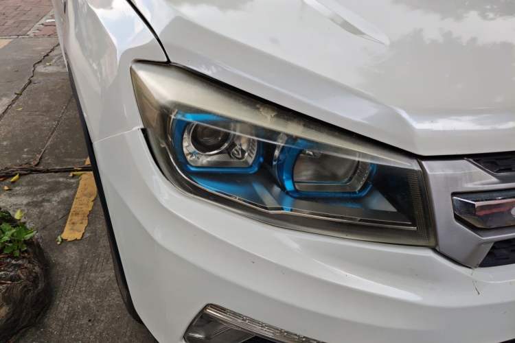 Used CHANGAN CS75 2017 Shangkui Edition 1.5T Automatic Fengxiang Model Right Front Headlight