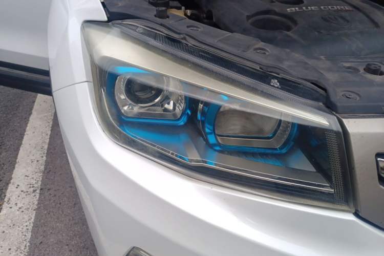 Used CHANGAN CS75 2017 Shangkui Edition 1.5T Manual Fengxiang Model Right Front Headlight
