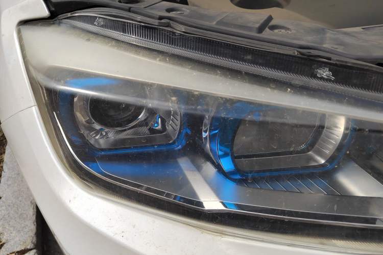 Used CHANGAN CS75 2017 Shangkui Edition 1.5T Manual Fengxiang Model Right Front Headlight