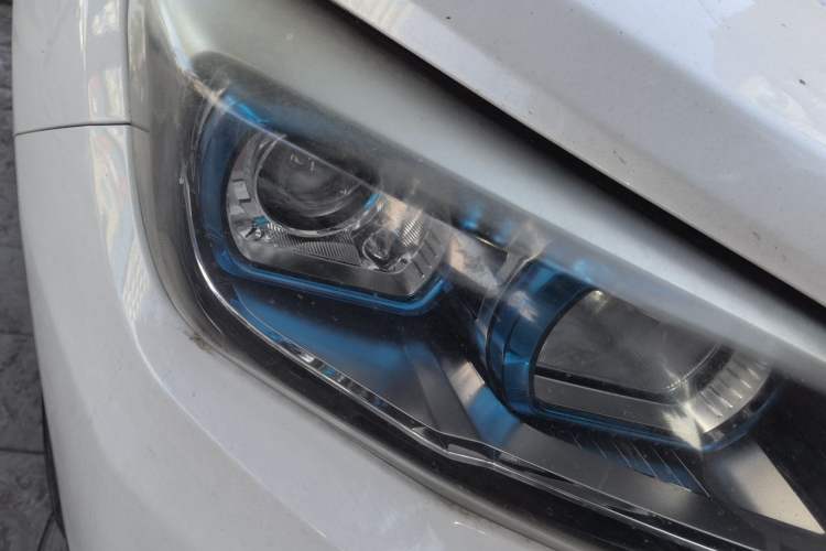 Used CHANGAN CS75 2017 Shangkui Edition 1.5T Automatic Fengxiang Model Right Front Headlight