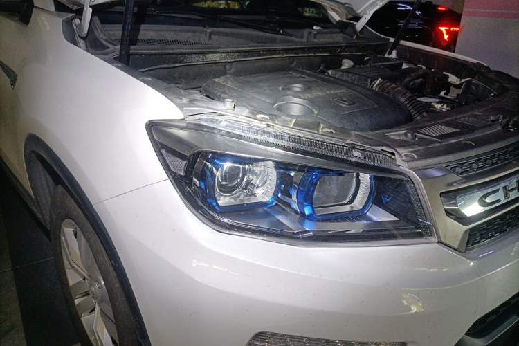 Used CHANGAN CS75 2017 Shangku Edition 1.5T Manual ZhiXiang Model Right Front Headlight