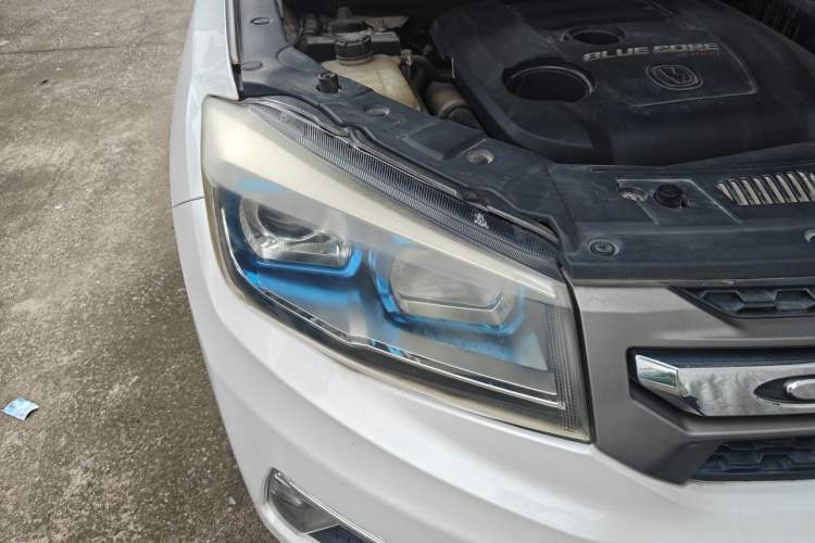 Used CHANGAN CS75 2017 Shangkui Edition 1.5T Automatic Fengxiang Model Right Front Headlight