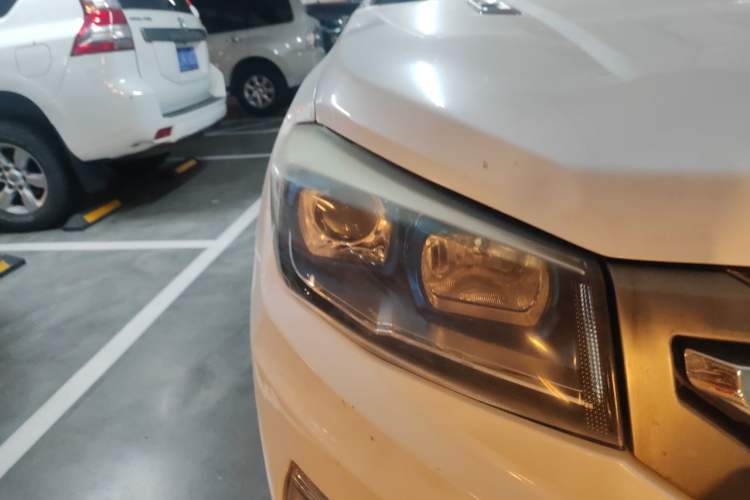 Used CHANGAN CS75 2017 Shangkui Edition 1.8T Automatic All-Wheel-Drive Luxury Model Right Front Headlight