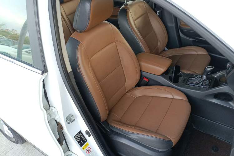Used CHANGAN CS75 2017 Shangkui Edition 1.5T Automatic Fengxiang Model Right Front Seat
