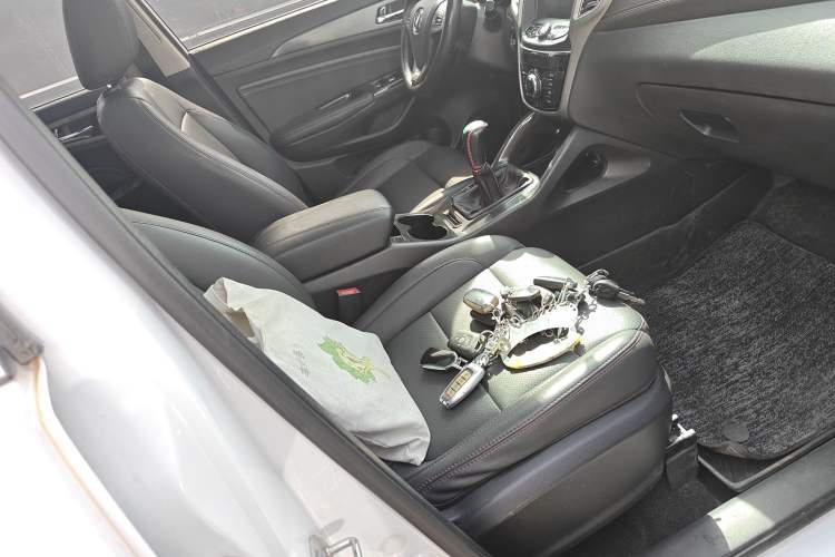 Used CHANGAN CS75 2017 Shangku Edition 1.5T Manual ZhiXiang Model Right Front Seat