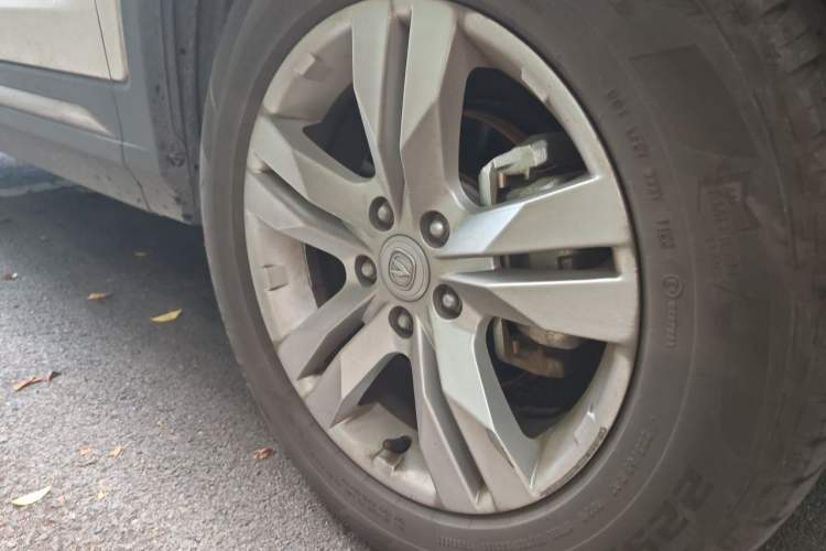 Used CHANGAN CS75 2017 Shangkui Edition 1.5T Automatic Fengxiang Model Right Front Wheel Hub