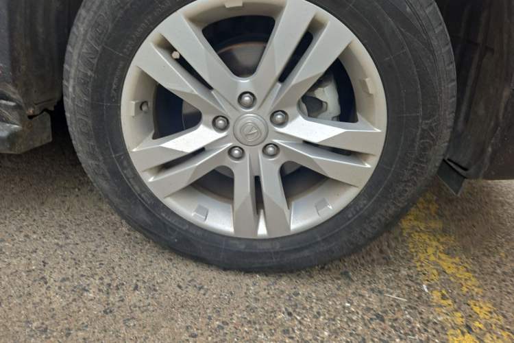 Used CHANGAN CS75 2017 Shangkui Edition 1.5T Automatic Fengxiang Model Right Front Wheel Hub
